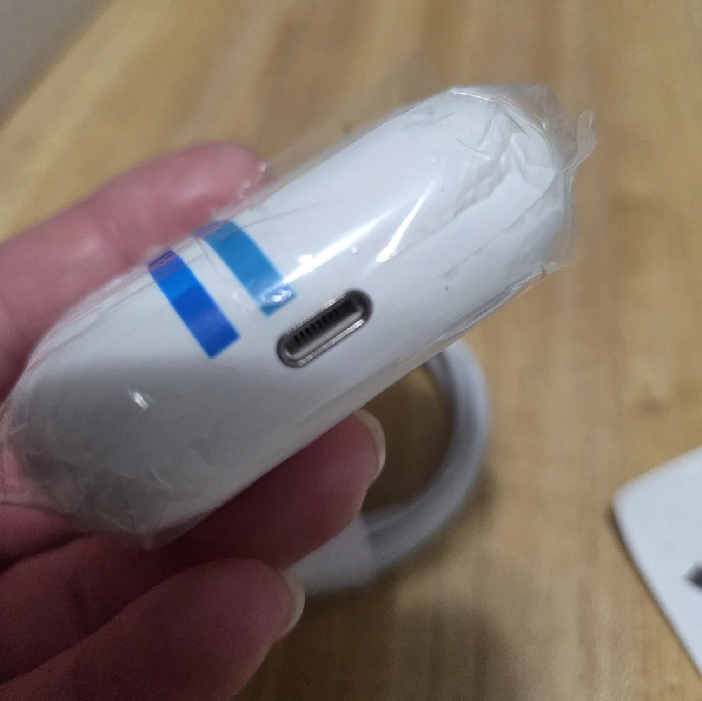 Wireless Earbuds with Charging Case - White